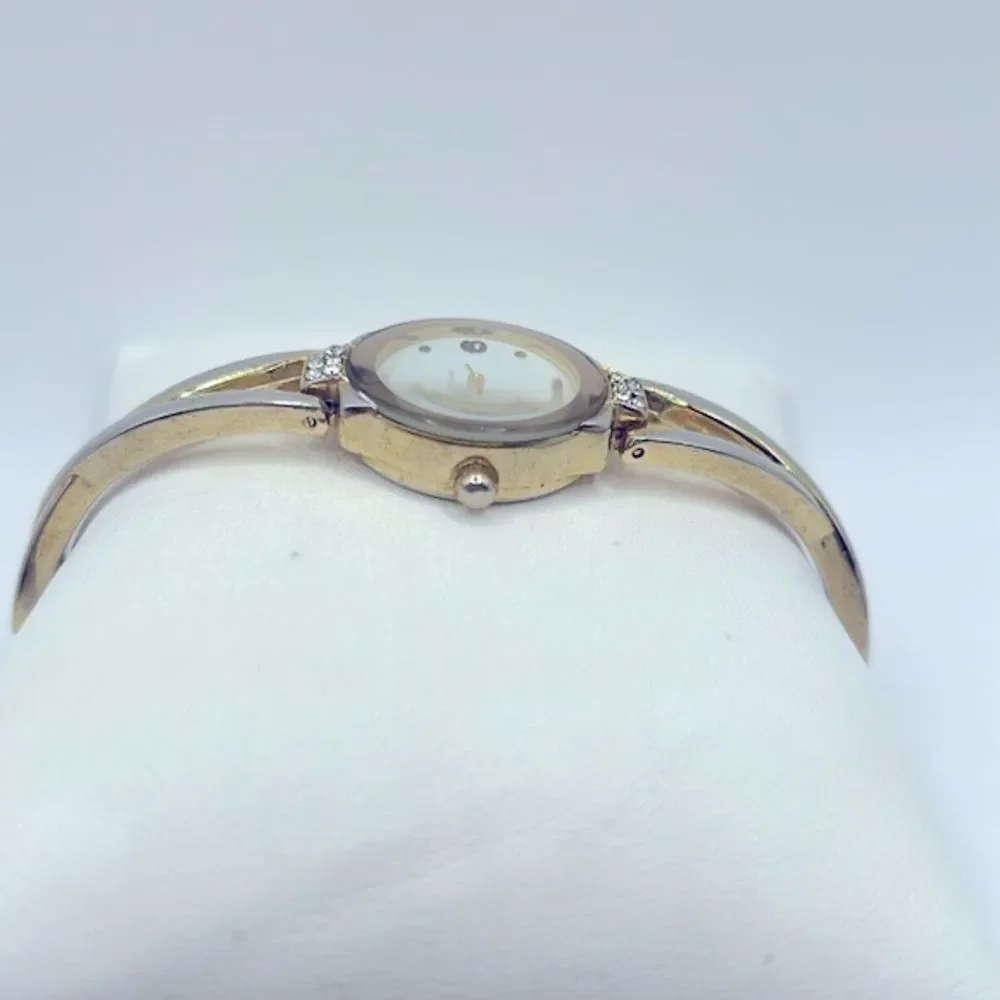 Working! Ladies Vintage Embassy Dainty Twist Band Watch